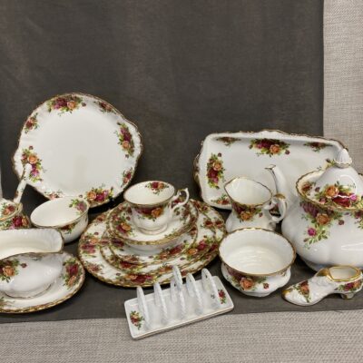 Old Country Roses 6PC Placesetting for 8 plus…