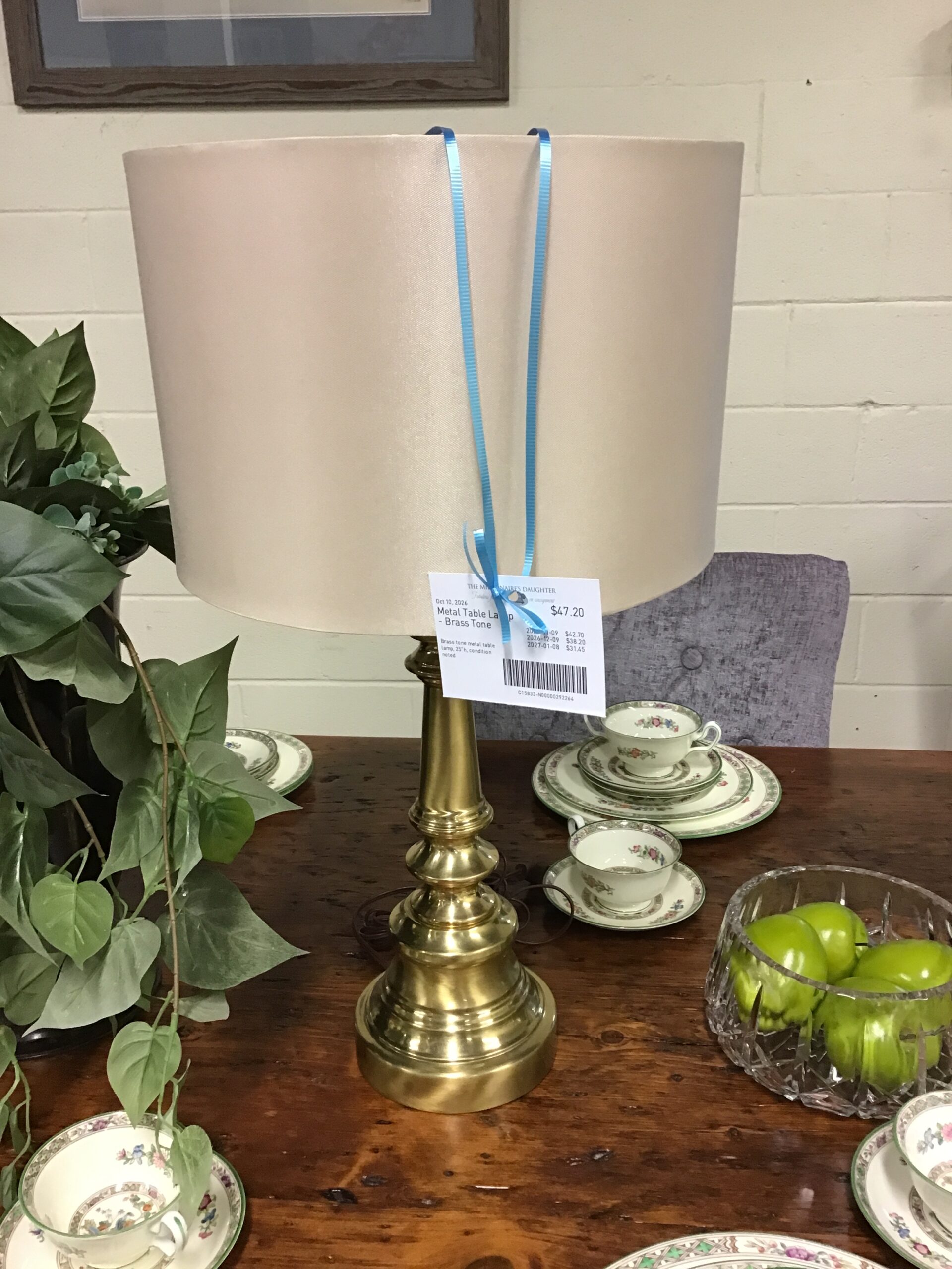 Metal Table Lamp – Brass Tone