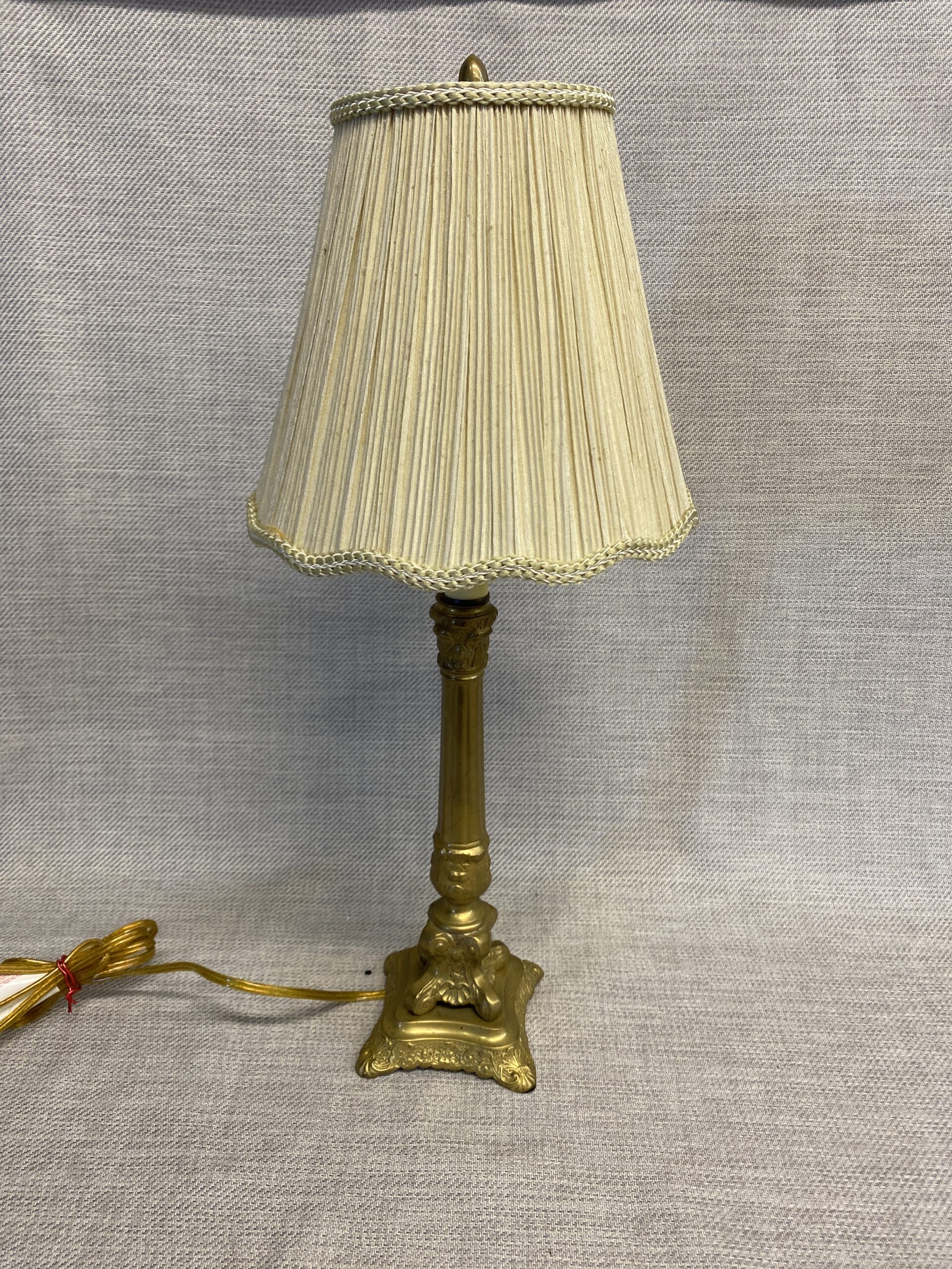 Metal Lamp – Brass Tone