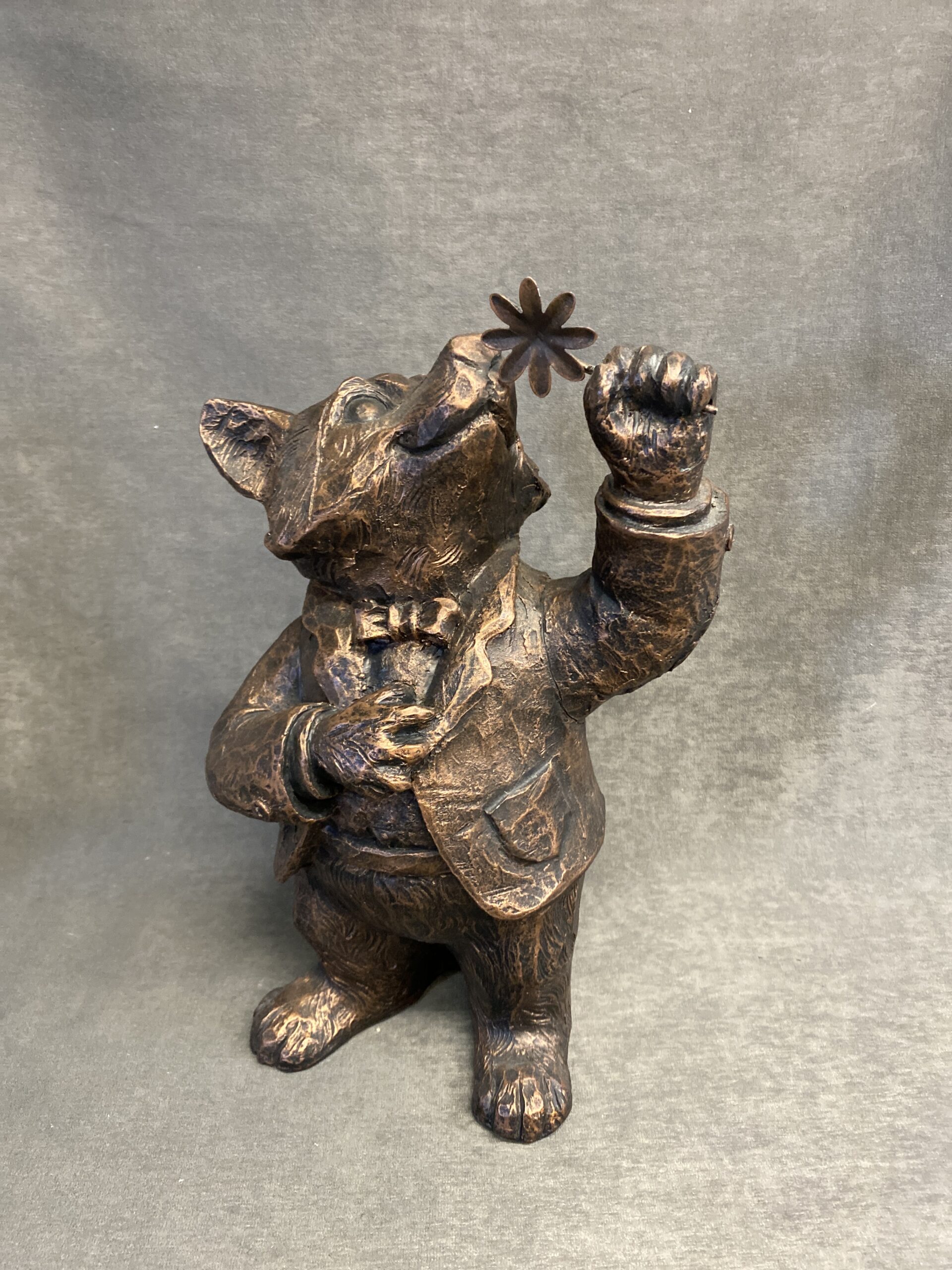 New Creative Sculpture – Badger With Flower