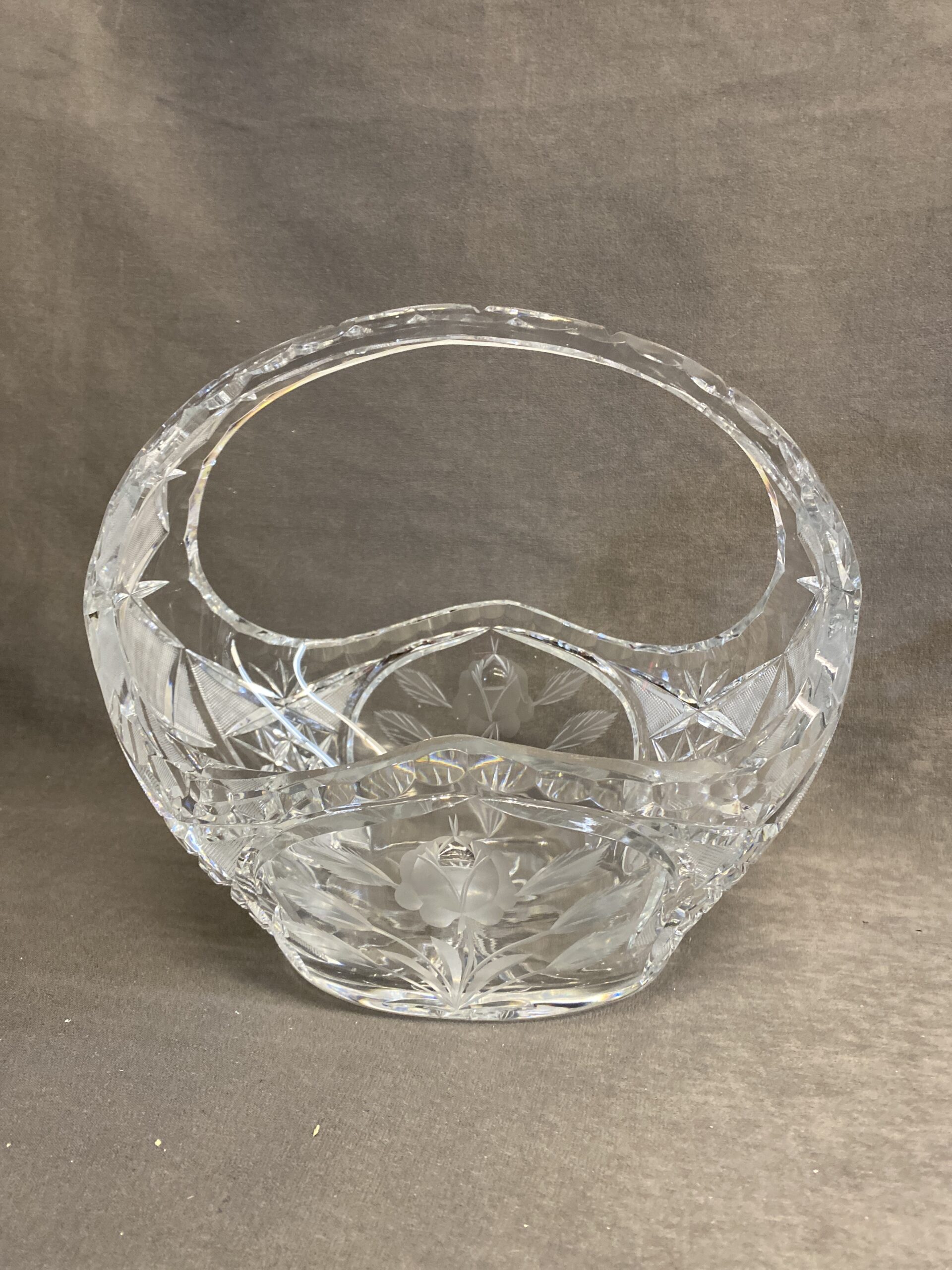 Crystal Basket – Frosted Roses